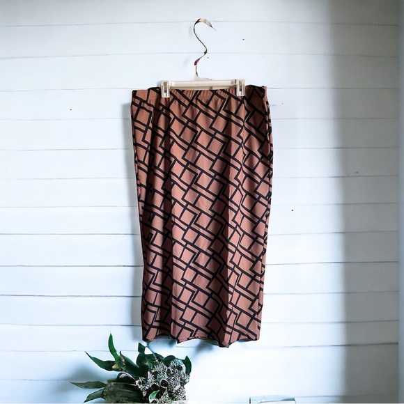 Boutique Women’s Size 4X (20) Geometric Print Skirt - Picture 3 of 15